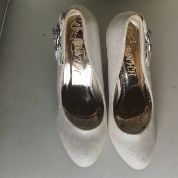 Amazing Shoes - Picture 2 of 12